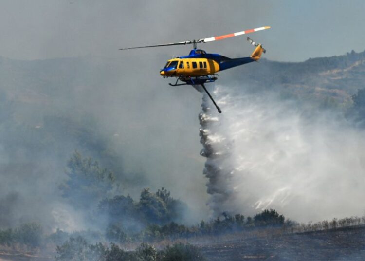 Η Κάρυστος στις φλόγες: Ολονύχτια μάχη με τη φωτιά στα Μεσοχώρια