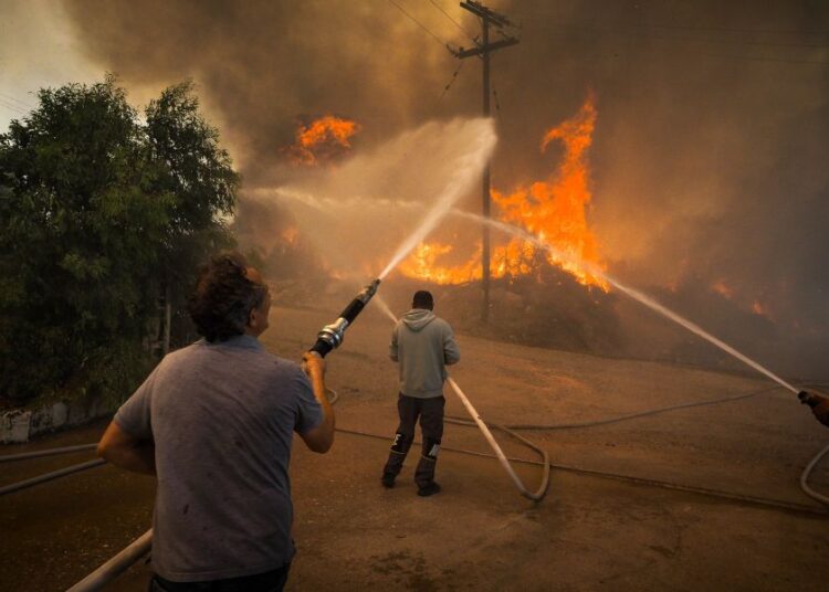 Φωτιά-εφιάλτης στην Εύβοια: Ευρωπαϊκή συνδρομή, κατεστραμμένες μονάδες και δίκτυο ΔΕΗ σε κίνδυνο