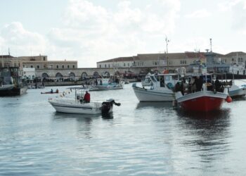 Γιατί η Σύρος δεν μοιάζει αρχιτεκτονικά με τις υπόλοιπες Κυκλάδες