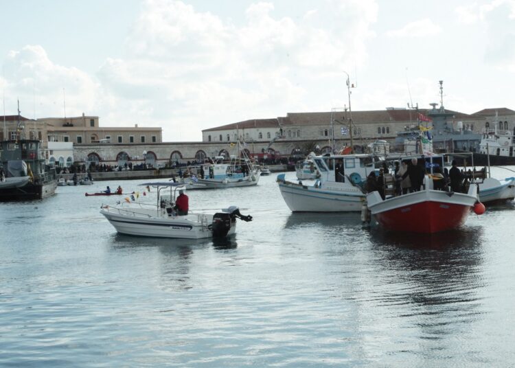 Γιατί η Σύρος δεν μοιάζει αρχιτεκτονικά με τις υπόλοιπες Κυκλάδες