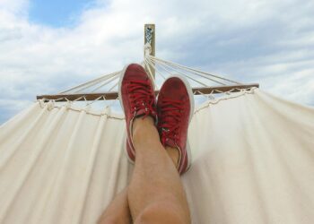 Καύσωνας στην πόλη: Πώς να δροσίσετε ένα δωμάτιο χωρίς air condition