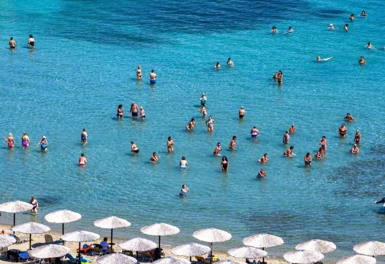 Διακοπές… άπιαστο όνειρο για 1 στους 2 Έλληνες