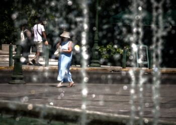 Έκτακτα μέτρα για εργαζομένους λόγω καύσωνα: Υποχρεωτική παύση εργασιών την Τρίτη 22/7