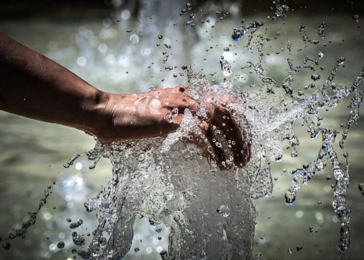 Εργασία υπό τον ήλιο τέλος: Τι αλλάζει την Τετάρτη λόγω του αφόρητου καύσωνα