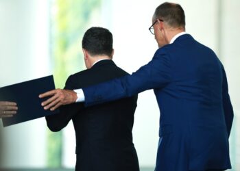 Αμυντικό μέτωπο Ευρώπης: Τι συζητούν Μερτς και Μακρόν στο Βερολίνο