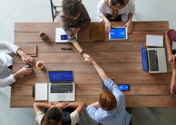 Ο CEO που αγνοεί τα πτυχία: Τι αναζητά πραγματικά στους υποψήφιους