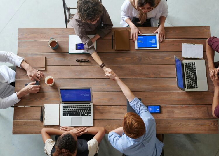 Ο CEO που αγνοεί τα πτυχία: Τι αναζητά πραγματικά στους υποψήφιους