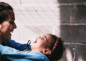 Eurostat: Μόνο 1 στα 4 νοικοκυριά στην ΕΕ έχει παιδιά – Η Ελλάδα πάνω από τον μέσο όρο