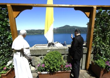 Βατικανό: Ο Πάπας Λέων προσφέρεται να φιλοξενήσει ειρηνευτικές συνομιλίες Ουκρανίας-Ρωσίας