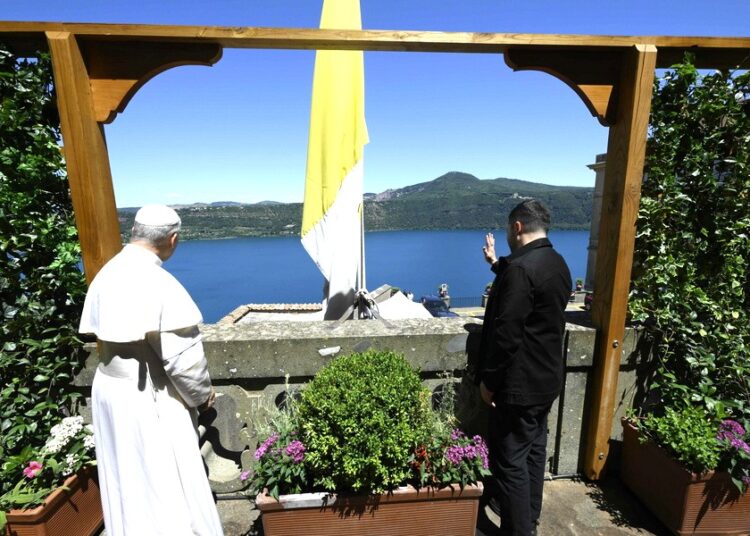 Βατικανό: Ο Πάπας Λέων προσφέρεται να φιλοξενήσει ειρηνευτικές συνομιλίες Ουκρανίας-Ρωσίας