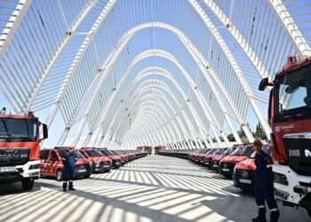 Ενίσχυση Πυροσβεστικού Σώματος με νέες δυνάμεις: Παρών ο πρωθυπουργός και Επίτροπος ΕΕ