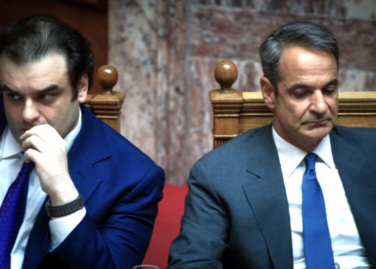 Αυστηρή δημοσιονομική πειθαρχία έως το 2028: «Φρένο» σε παροχές, έμφαση σε πλεονάσματα