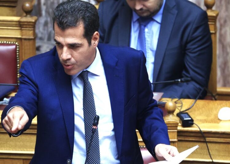 Σκληραίνει η γραμμή στο μεταναστευτικό: Στη Βουλή το νομοσχέδιο Πλεύρη