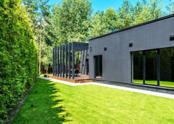 «Κόπωση» στον τουρισμό Airbnb στα κορυφαία νησιά: Άδειες βίλες και «παγωμένες» κρατήσεις