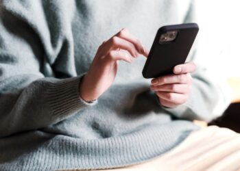 «Ψεύτικα SMS από… Τελωνεία»: Η ΑΑΔΕ προειδοποιεί για νέο κύμα απάτης