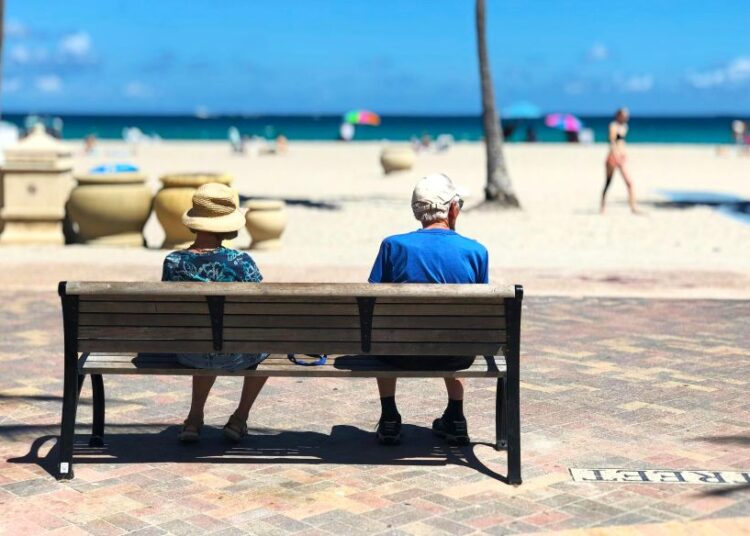 Σύνταξη στα 67+ από το 2027: Τι φέρνει η σύνδεση με το προσδόκιμο ζωής