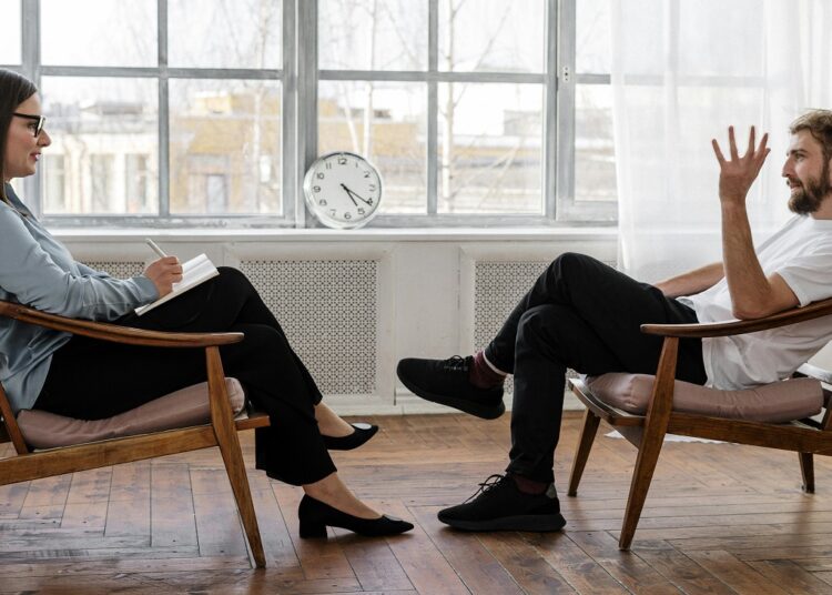 Τα δύο «καμπανάκια» που προδίδουν το ψέμα - Να τι προσέχουν οι πράκτορες