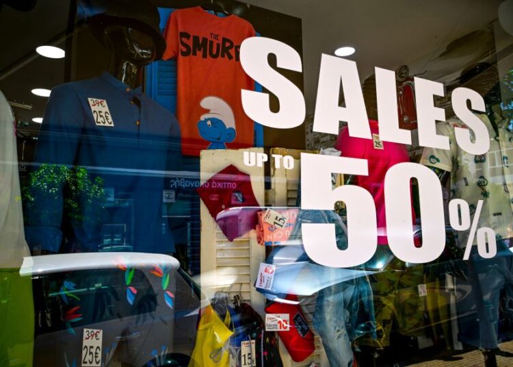 Πρεμιέρα για τις θερινές εκπτώσεις 2025: Ανοιχτά τα καταστήματα την Κυριακή 20 Ιουλίου