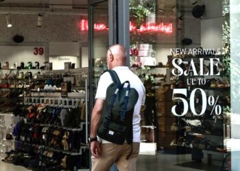 Θερινές Εκπτώσεις 2025: Ποια καταστήματα είναι ανοιχτά την Κυριακή