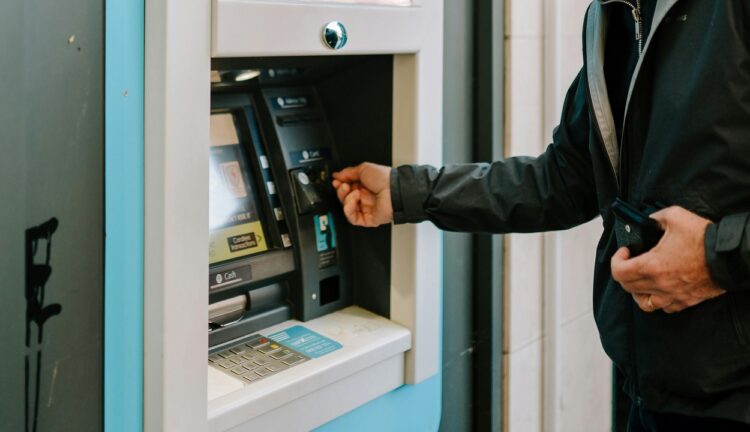 Τι σημαίνει το ακρωνύμιο ATM και ποια είναι η σωστή προφορά του;