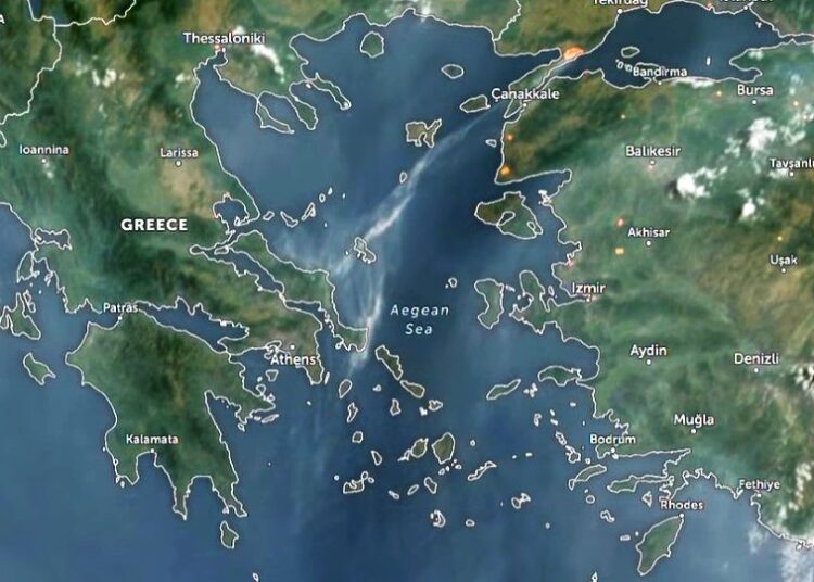 Καπνός από τη Βορειοδυτική Τουρκία «πνίγει» το Αιγαίο: Τι καταγράφει το AtmoHub