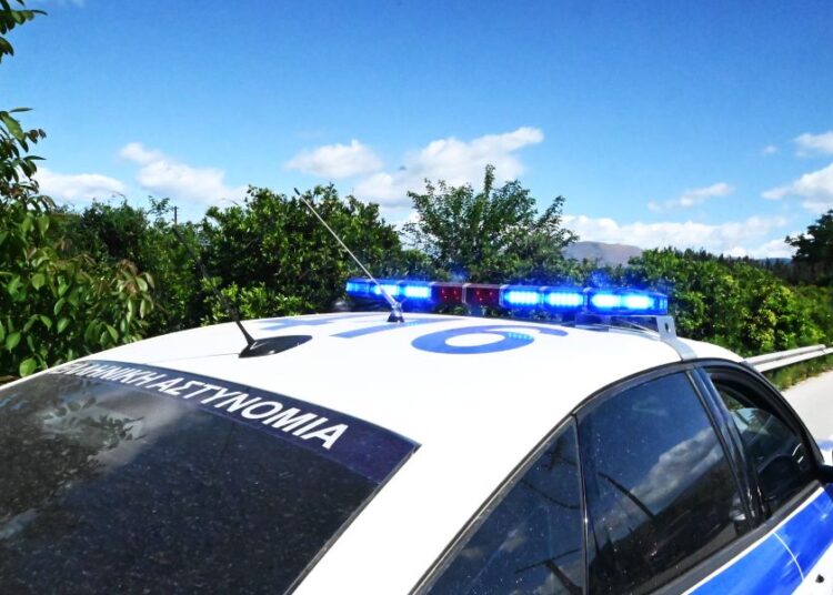 Φονικό τροχαίο στη Βούλα: Γυναίκα σκοτώθηκε όταν το ΙΧ της καρφώθηκε σε τοίχο