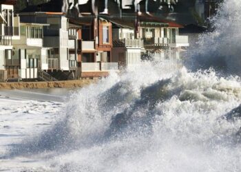 Το τσουνάμι έφτασε στις ακτές των ΗΠΑ: Επείγουσες εκκενώσεις στην Καλιφόρνια