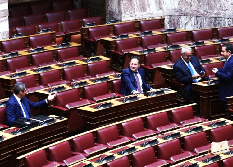 Κοινοβουλευτικός σεισμός στη ΝΔ: Αντάρτικο βουλευτών για την Προανακριτική Βορίδη-Αυγενάκη