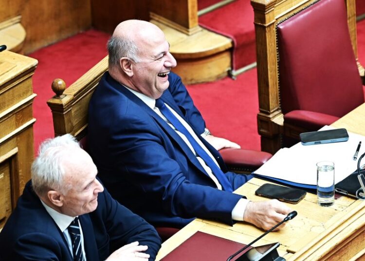 Εξεταστική για ΟΠΕΚΕΠΕ: Αντιδράσεις κομμάτων και μάχη για τη σειρά διαδικασιών