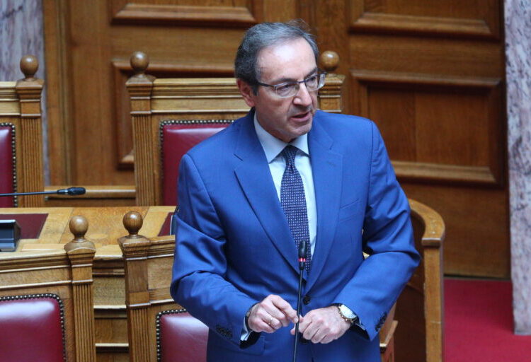 Μπούγας: «Μόνο σε 17.000 βαρυποινίτες έχει λείψει ο Τσίπρας»