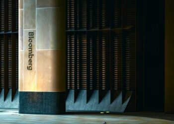 Bloomberg: Στάση αναμονής στα επιτόκια από ΕΚΤ μετά τη συμφωνία ΗΠΑ-ΕΕ