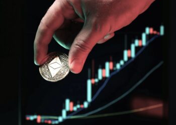 Μια «φάλαινα» βύθισε το Bitcoin – Το Ethereum γράφει ιστορία