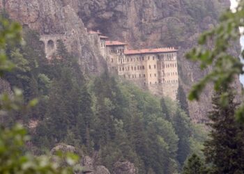 Σουμελά: Οι τουρκικές αρχές έδωσαν άδεια για Θεία Λειτουργία στα «Εννιάμερα της Παναγίας»