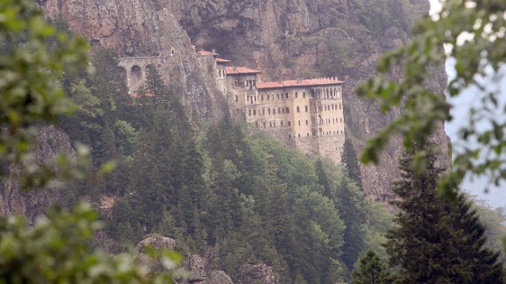 Σουμελά: Οι τουρκικές αρχές έδωσαν άδεια για Θεία Λειτουργία στα «Εννιάμερα της Παναγίας»