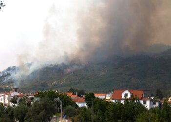 Πορτογαλία σε πύρινο κλοιό: Η μεγαλύτερη δασική πυρκαγιά στην ιστορία της χώρας