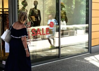 Απογοήτευση στο λιανεμπόριο: Πτώση έως 20% στον τζίρο των θερινών εκπτώσεων