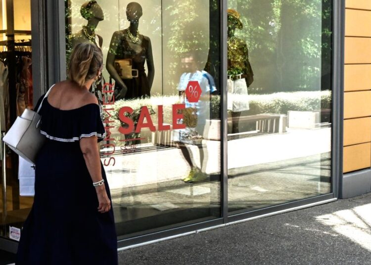 Απογοήτευση στο λιανεμπόριο: Πτώση έως 20% στον τζίρο των θερινών εκπτώσεων