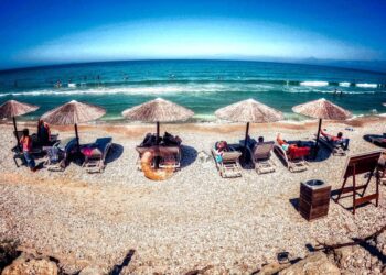 Ο καιρός γυρίζει στο… καλοκαίρι: Σαββατοκύριακο με μπόρες, αλλά Σεπτέμβριος με ζέστη