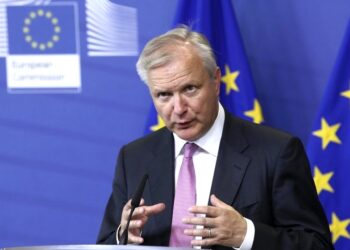 Όλι Ρεν – ΕΚΤ: «Δεν βιαζόμαστε για νέα μείωση επιτοκίων»