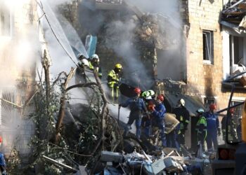 Φονικό χτύπημα στο Κίεβο: Η Μόσχα χτυπά αμάχους, η ΕΕ απαντά με σκληρότερο πακέτο κυρώσεων