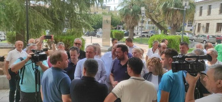 Κλιμάκιο του ΠΑΣΟΚ στις πυρόπληκτες περιοχές της Ηπείρου