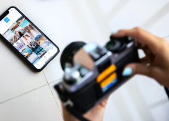 Από τη Σαντορίνη στο TikTok: Πώς τα social media αλλάζουν τον χάρτη του τουρισμού