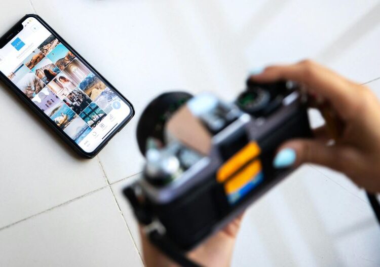 Από τη Σαντορίνη στο TikTok: Πώς τα social media αλλάζουν τον χάρτη του τουρισμού