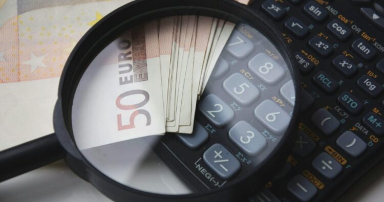 Τι ισχύει για τις καταθέσεις στην τράπεζα και τα μετρητά
