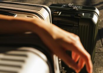 Το μακάβριο στιλιστικό μυστικό της βασιλικής οικογένειας: Τι κρύβεται πάντα στη βαλίτσα τους;