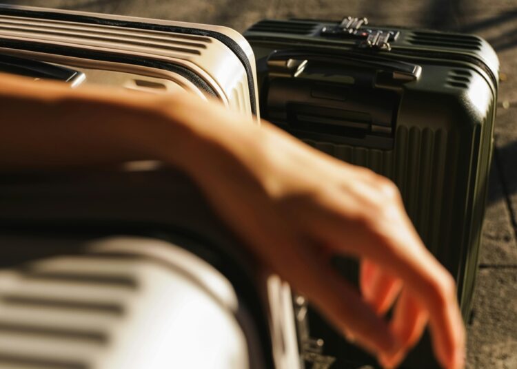 Το μακάβριο στιλιστικό μυστικό της βασιλικής οικογένειας: Τι κρύβεται πάντα στη βαλίτσα τους;