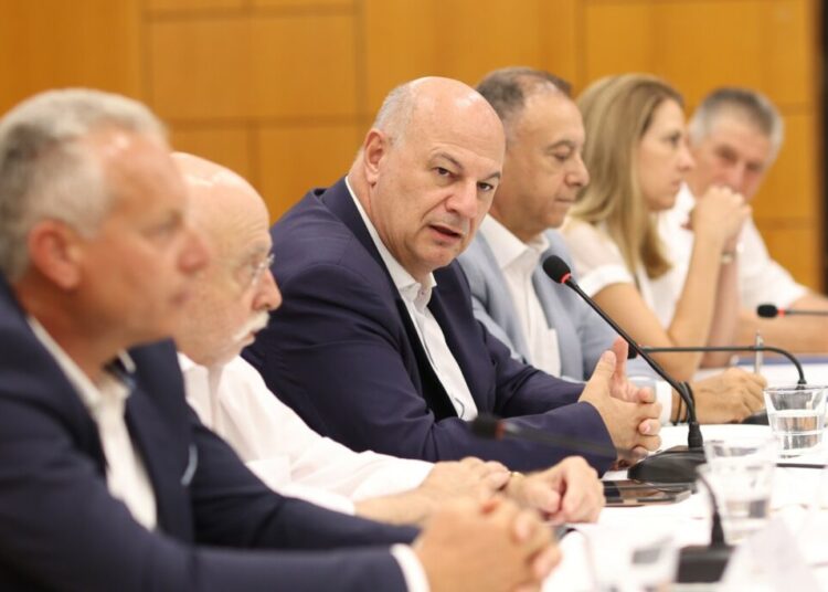 Θεσσαλία: Δρομολογούνται δύο μεγάλα αρδευτικά έργα – Υπογράφηκαν οι συμβάσεις