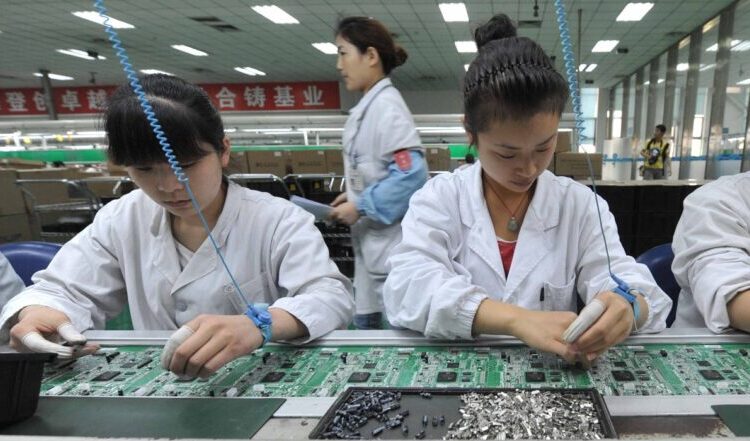 Κίνα: Κάτω η βιομηχανική παραγωγή και οι λιανικές πωλήσεις τον Ιούλιο