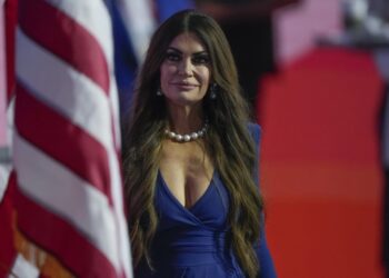 Συνάντηση γνωριμίας του Κ. Μητσοτάκη με τη νέα πρέσβη των ΗΠΑ Κ. Γκιλφόιλ