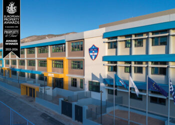 Μέλη της Βουλής των Λόρδων βραβεύουν την ελληνική Strixis Group – Υπογράφει έργα από τα Village Cinemas μέχρι τη Σ. Αραβία